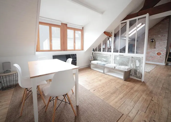 T4 Hyper Centre D' Apartman *